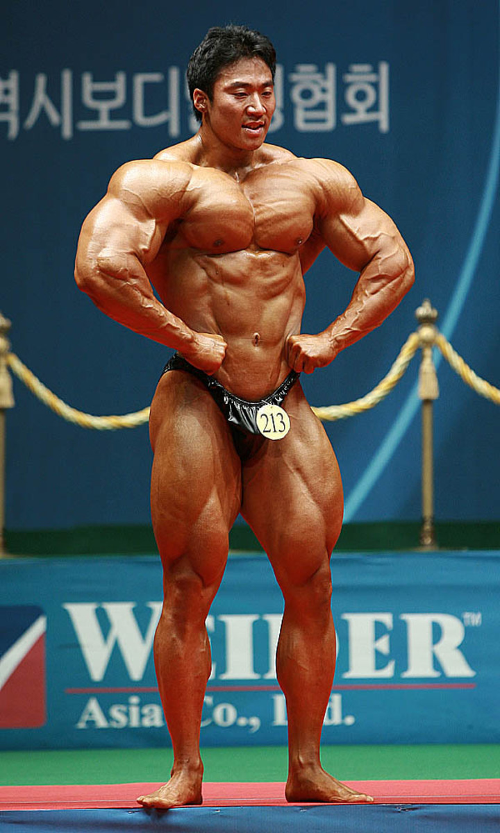 Korean bodybuilder Lee Seungcheol (??? ??) doing a front lat spread at the 2010 Mr. Korea competition