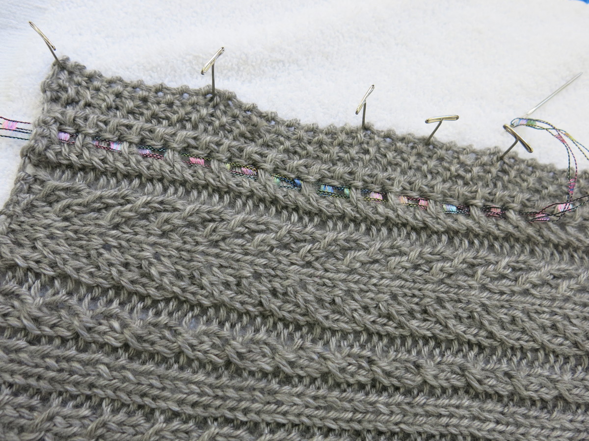 Free Knitting Pattern: Lace & Cables Table Runner | FeltMagnet
