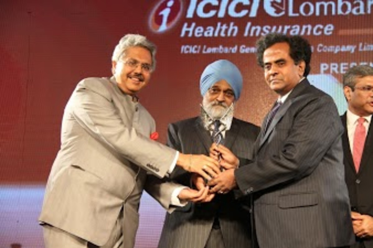 Dr. Narasimhan (right in black suit), the champion of the project and Mr.S.S. Naganand, representative of the Sri Sathya Sai Central Trust receiving the award. 