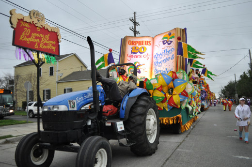 Last year was the Orpheus' 20th anniversary, as their title float announces. They recreated one float from each year's theme. Meanwhile the tractor driver catches up on some zzzs before facing the crowds