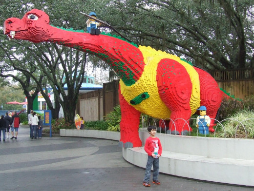 The entrance dinosaur that sprays water.