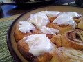 Easy Peasy Homemade Cream Cheese Cinnamon Roll Icing
