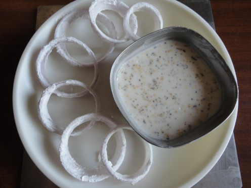 dusted  Onion rings are ready to be battered