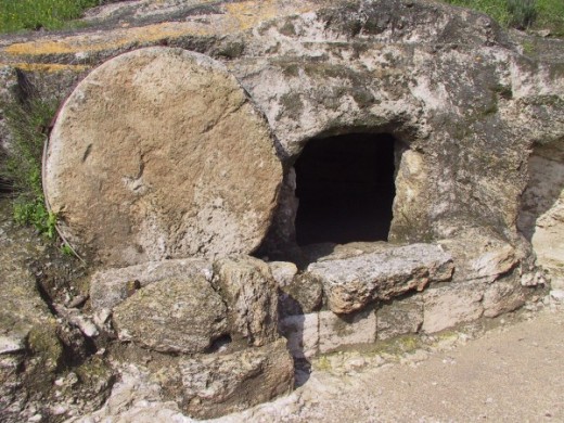 Sample tomb with stone for sealing.