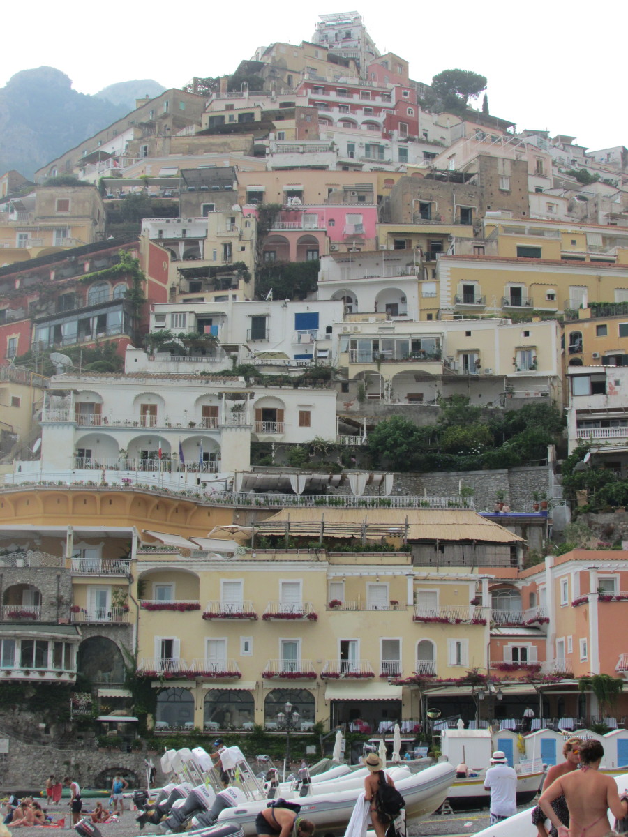 Houses perched on the cliffside, Positano