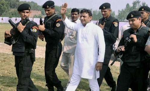 Akhilesh yadav with his security guards