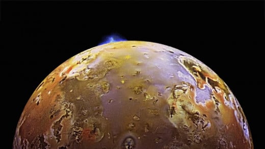 This stunning photo shows in great clarity Jupiter's moon Io, so why are all the photos of our Moon so blurry?