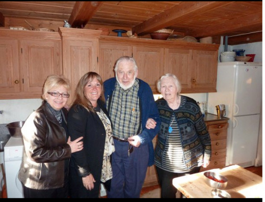 Linda in Norway with famous artist Terje Gorstad, his wife and Jodi Faith from Canada. 