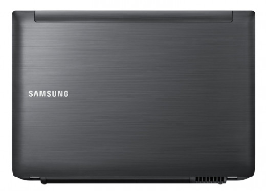 Samsung Q430 HD LED Laptop(Black Finish Aluminum Surface)
