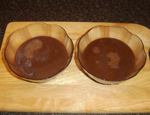 Coffee and ginger jelly is poured in to serving bowls to set