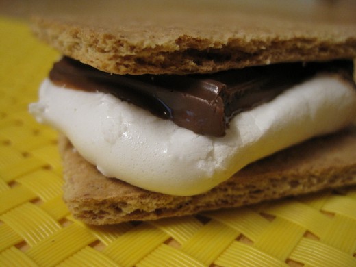 It's easy to make yummy s'mores treats at home. No camp fire required! They're the perfect treat to indulge in with the kids during your Earth Hour celebrations.