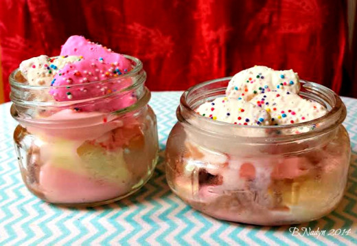 Easy and quick rainbow party food idea: Neapolitan ice cream in a jar topped with colorful circus animal cookies!