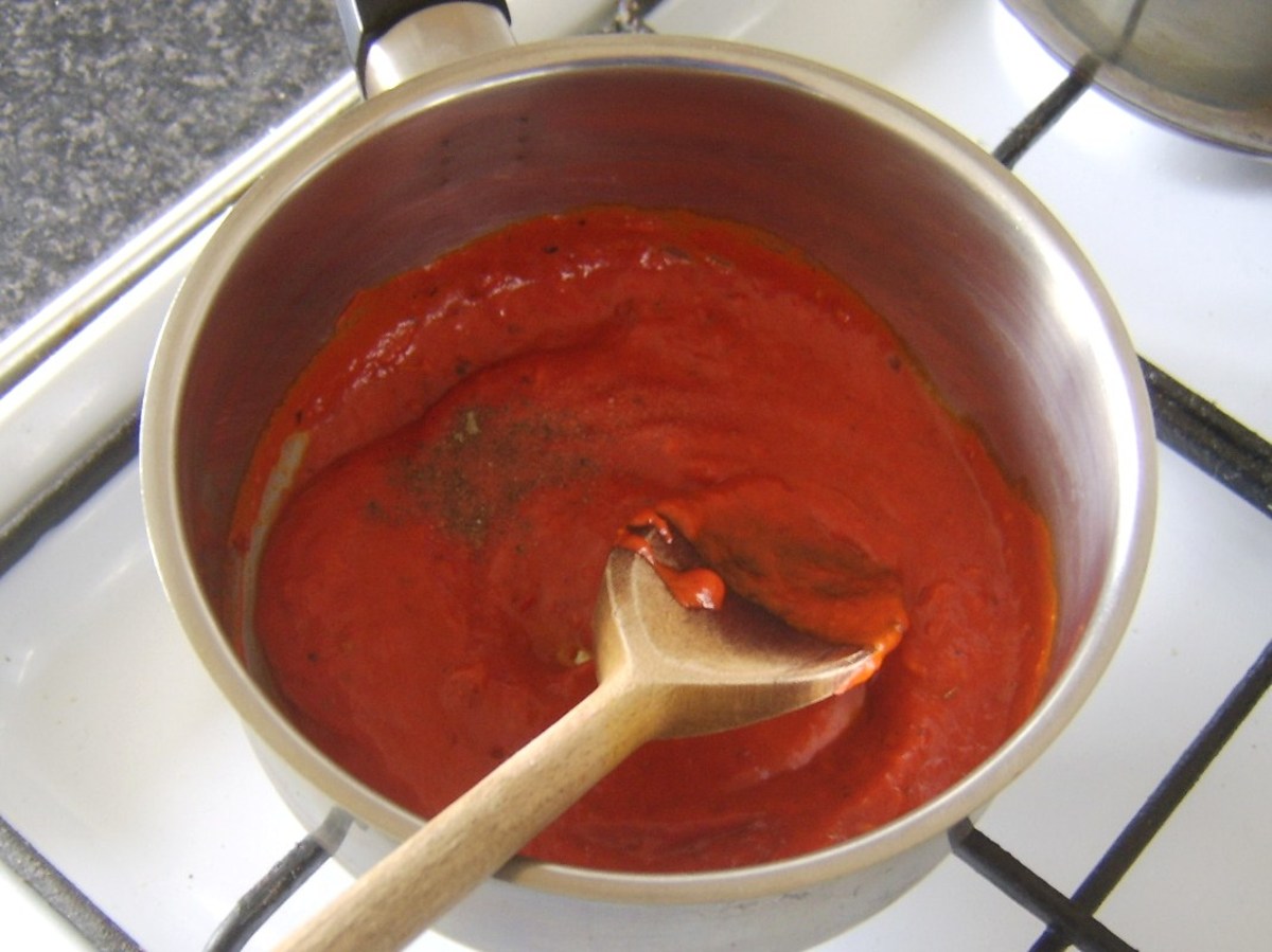 Sweet pepper and tomato sauce is seasoned and heated