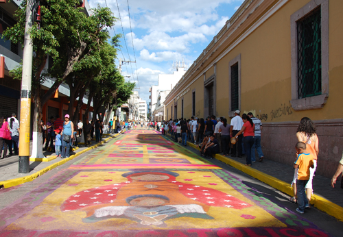 The Alfombra, a carpet of colored sawdust, made by hand and more than 30 blocks long, Avenida Cervantes, Tegucigalpa