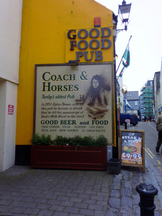 As we can read on the sign apparently here in The Coach and Horse being Tenby's oldest pub the Welsh poet Dylan Thomas got so drunk here that he left his manuscript for Under Milkwood on the bar.
