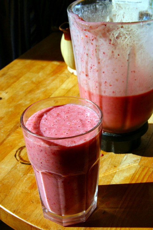 Maybe mom would prefer a delicious and healthy fruit smoothie breakfast treat