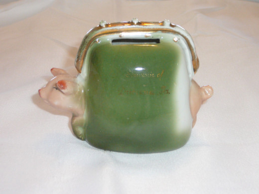 This piggy is caught in a money purse. Featured in "This little Piggy" its '92 price was $60. 4" x 3". $12 Common