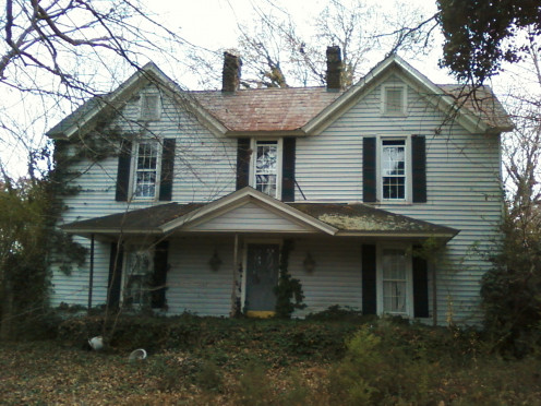 All of the pictures in this hub are of the old house in this story. Look at the windows carefully, and see if you can see anything strange.