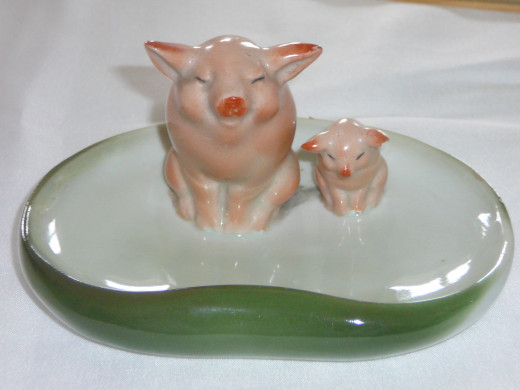 I've only seen this pin dish come up a couple of times. It's adorable with the Momma and baby pig sitting side-by-side. 4 3/4" x 2 1/4". Paid $24. Rare.