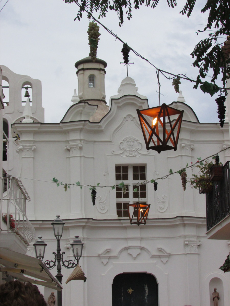 AnaCapri has some beautiful buildings and a lovely atmosphere.