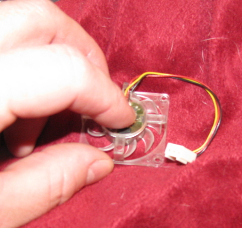 Make sure you have the dust cover right-side-up before pressing it into its seat. Make sure you have the dust cover right-side-up before pressing it into its seat.