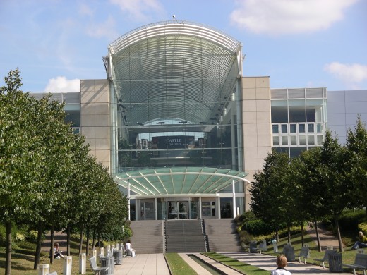 A view of the central point of The Mall Cribbs from the outside.