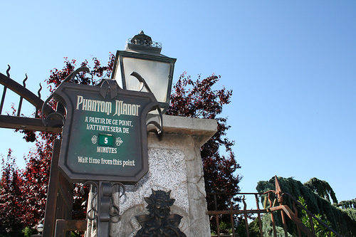 Theme Park lines tend to set the wait time expectation up front.