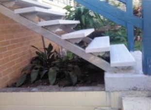 This is the side of stairs, this photo was taken to show you the stringers and the side view. 