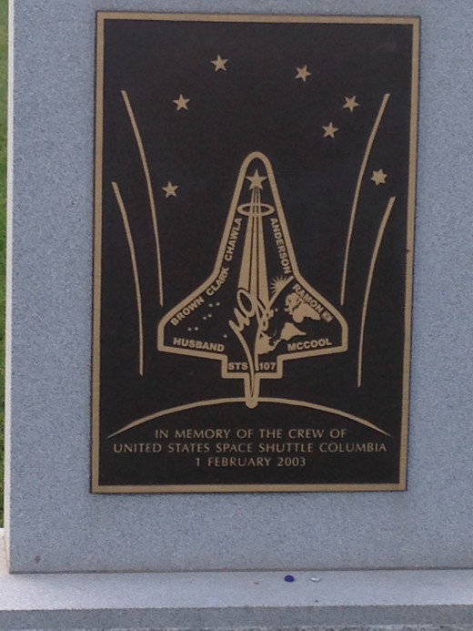 GRAVESITE MEMORIALIZING THE CREW OF THE SPACE SHUTTLE CHALLENGER WHO DIED ON THE LAUCHPAD IN