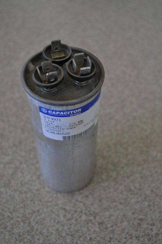 Old run capacitor I extracted from my A/C