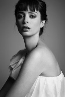 Krysten Ritter as Suze