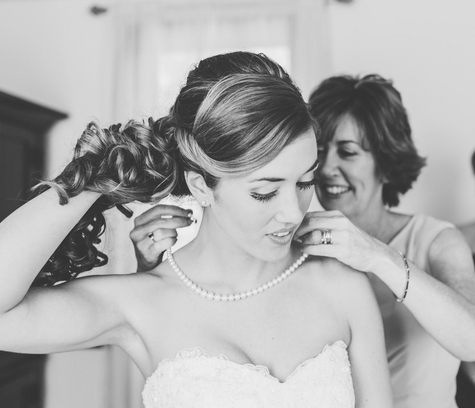 Mother passes on heirloom necklace for daughter's wedding