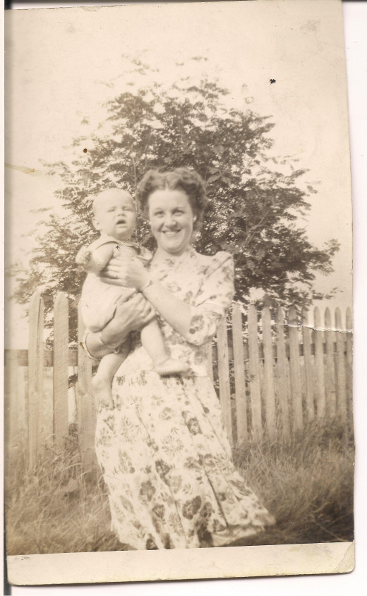Jessie and her first-born son, my uncle, Kent, 1941-1942. This was nearly ten years after her flying career. Jessie and her first-born son, my uncle, Kent, 1941-1942. This was nearly ten years after her flying career.