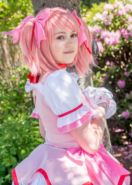 Outdoors was a great location for this Madoka cosplay - although the anime was chock full of artfully done, surreal, and somewhat creepy places, the character still fits in with a sunny, happy, day.