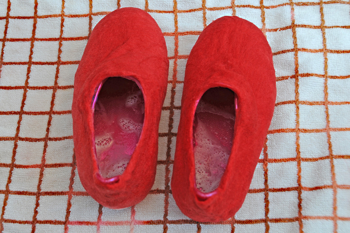 How to Make Wet-Felted Slippers: An Easy Free Tutorial | FeltMagnet