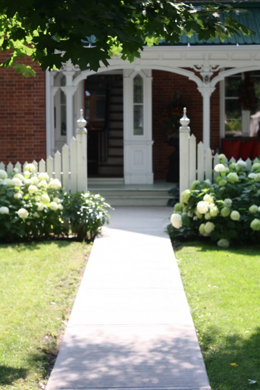 Keep your walkway, porch and front door uncluttered to invite positive energy into your home.