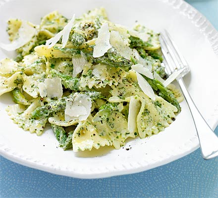 Bow tie pasta with asparagus, pesto seasoning and shaved parmesan cheese.