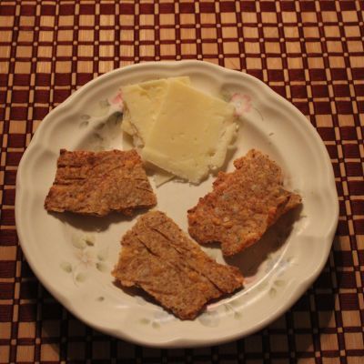 Gluten-free cheese crackers