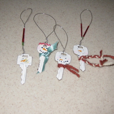 Snowman Ornaments -- Key Crafts