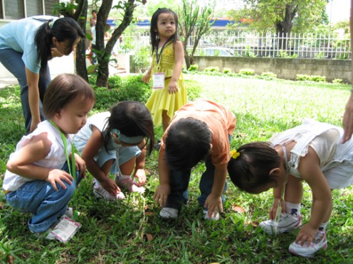 The toddlers class taking the time to play in the garden.