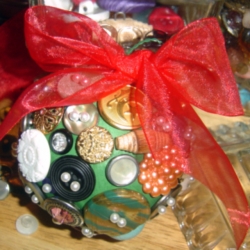 DIY Vintage Button Ornament