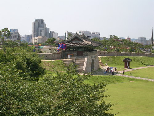 Suwon Hwaseong Fortress.  Photo courtesy of Marcopolis at www.panoramio.com