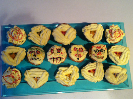My last minute tray of Halloween cupcakes from last year My last minute tray of Halloween cupcakes from last year