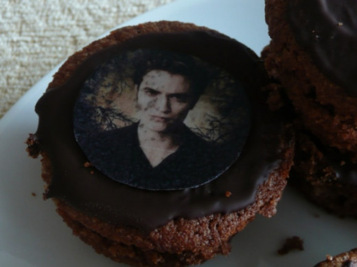 6. You can top your cupcakes with delectable Edward cupcake toppers!