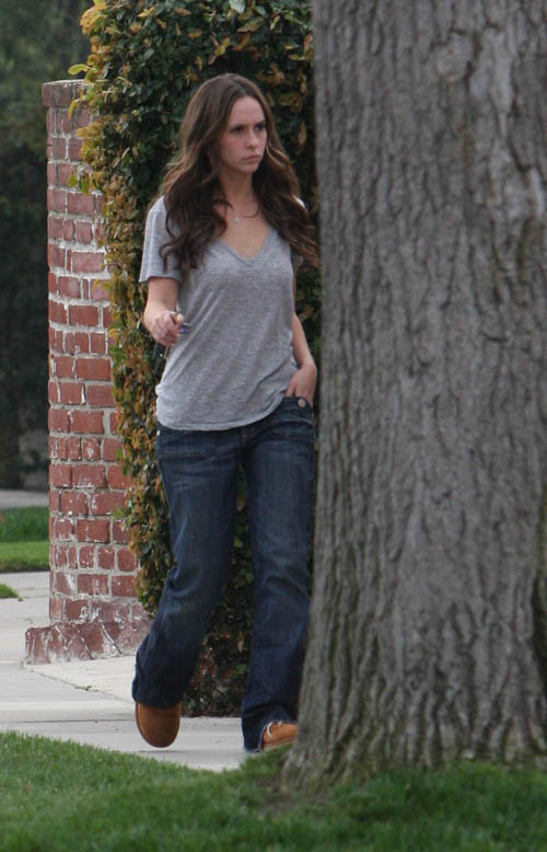 Jennifer Love Hewitt and new Boyfriend Jamie Kennedy on the way to buy some Taco Bell in these Paparazzi Photos