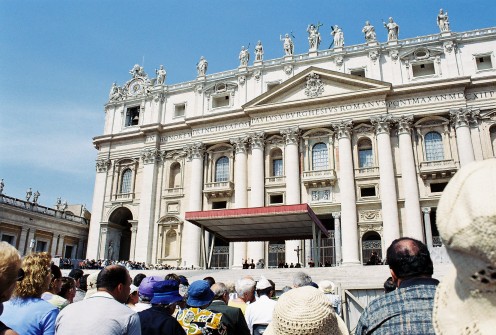 Pope John Paul II giving an audience, under the canopy.