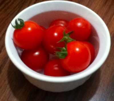 My daughter loves to eat the tomatoes right from the vine, but last summer we managed to save this bunch for our dinner. Yum!