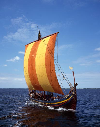 Heading for Britain again, Braendings Slange passes the Frisian shore, to be chased by a small fleet of Frisian raiders