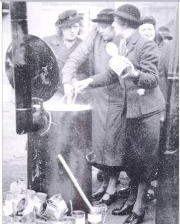 the WVS at work during a raid, March 1940