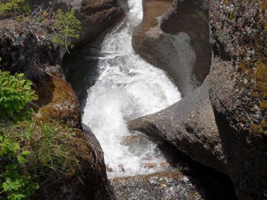 Punchbowl Falls on the way up to Miette Hot Springs.